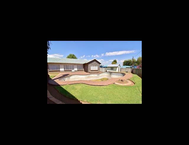 5 BEDROOM HOUSE FOR SALE IN CRYSTAL PARK